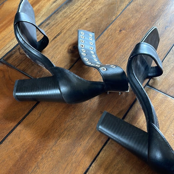 Super cute brad buckle high heels - Picture 6 of 8